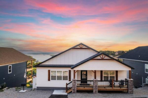 Moonstone Lodge Lake Views Sleeps 28 GolfSim Pup Friendly